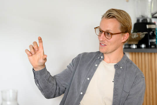 Oscar Sundh, assisterande sportchef/scout i HV71, blir