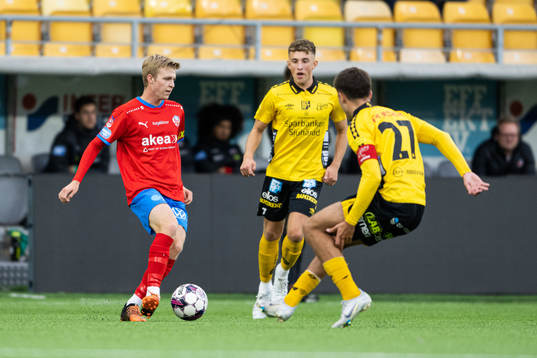 Helsingborgs William Westerlund i kamp med Elfsborgs Isaac Antonsson