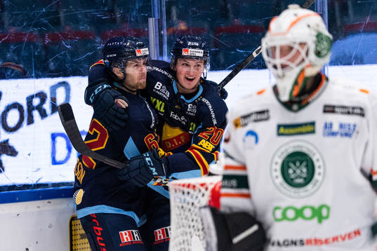 Djurgårdens Wiktor Nilsson jublar med Djurgårdens Calle