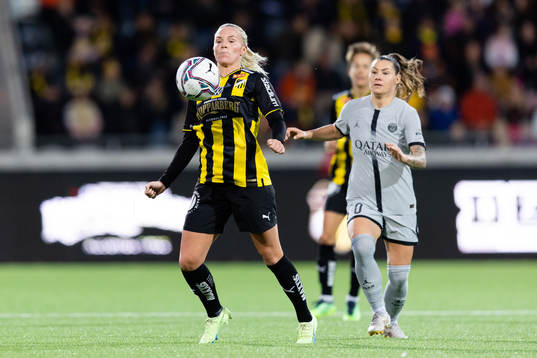 Josefine Rybrink of Häcken and Ramona Bachman of Paris