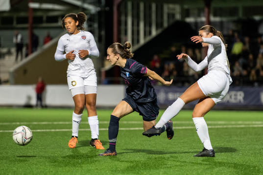 Rosengårds Vera Ivarsson och Malmö FFs Anna Plantin