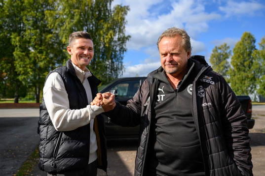 Värnamos Marcus Antonsson och assisterande tränare Jonas Thern den 29 september 2022 i Värnamo. 