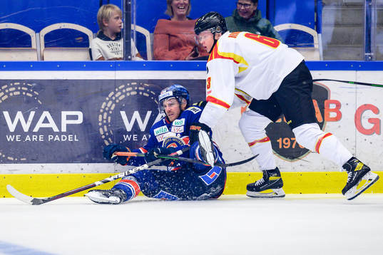 Växjös Erik Josefsson faller