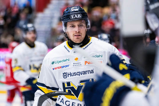 HV71s Fredrik Forsberg jublar
