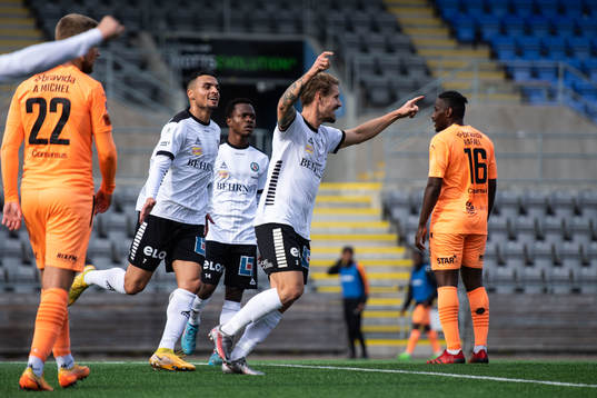 Örebros Daniel Björnkvist jublar