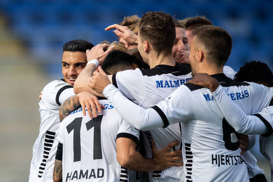 Örebros Ahmed Yasin jublar med Daniel Björnkvist och