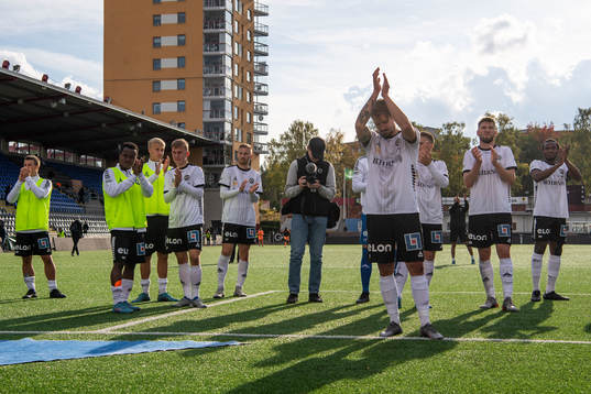 Örebros Daniel Björnkvist jublar