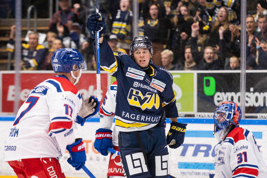 HV71s Måns Lindbäck jublar
