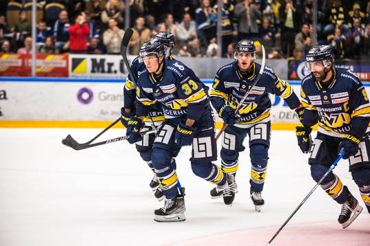 HV71s Måns Lindbäck  jublar