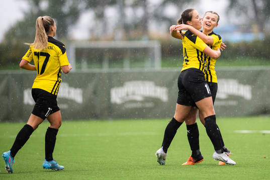 Häckens Novalie Jensen, Matilda Ekblom och Elin Flakberg jublar