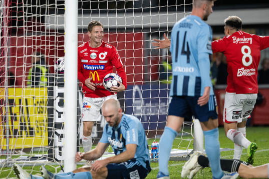 Degerfors Johan Bertilsson jublar