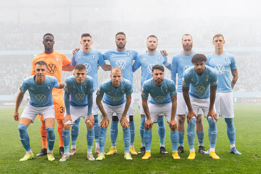  Målvakt Ismael Diawara, Dennis Hadzikadunic, Isaac Kiese Thelin , Lasse Nielsen , Jo Inge Berget , Søren Rieks . Nedred raden: Jonas Knudsen , Patriot Sejdiu, Oscar Lewicki , Moustafa Zeidan och Joseph Ceesay. 