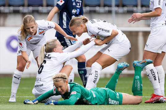 Bla gjennom flere bilder av Fotboll, Damallsvenskan, Linköping - Häcken