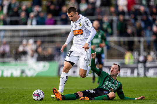 Häckens Kristoffer Lund Hansen och Varbergs Filip Bohman