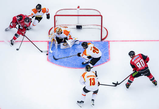 Malmö Redhawks Carl Söderberg och Lance Bouma oroar mot