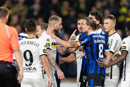 AIKs John Guidetti och Sirius Tim Björkström