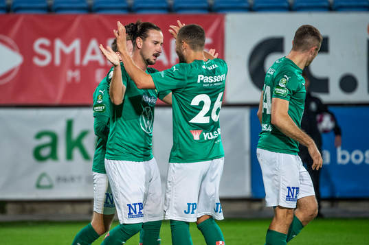 Jönköpings Södras Edin Hamidovic jublar med lagkamraterna