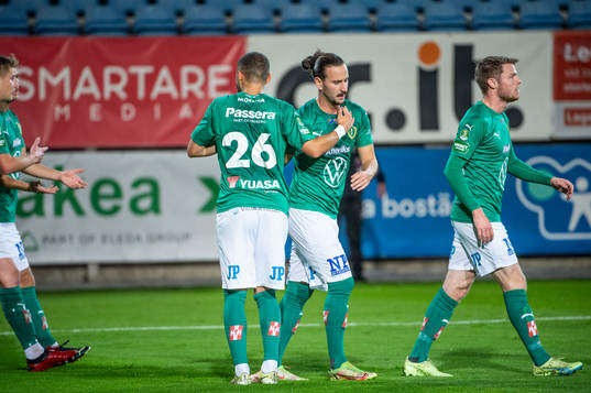 Jönköpings Södras Edin Hamidovic jublar med lagkamraterna