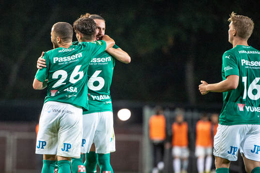 Jönköpings Södras Edin Hamidovic jublar med lagkamraterna