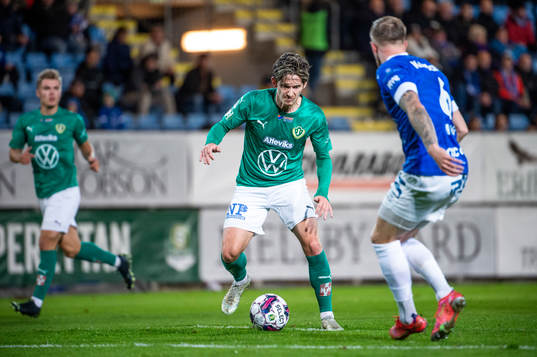 Jönköpings Södras Robin Book mot Trelleborgs Jesper Modig