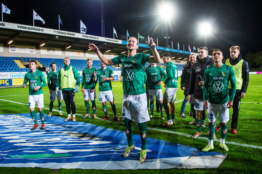 Jönköpings Södras Edin Hamidovic jublar med lagkamraterna