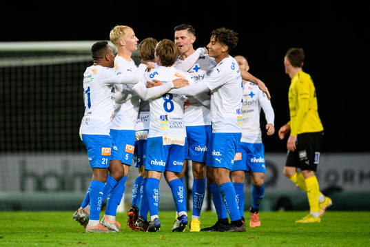 Värnamos spelare jublar