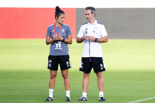Assistant coach Montserrat Tomé and Coach Jorge Vilda of