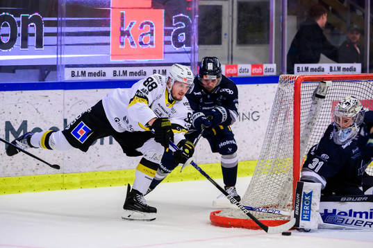 Västeråss Jesper Kokkonen och Karlskogas Gustaf Franzen