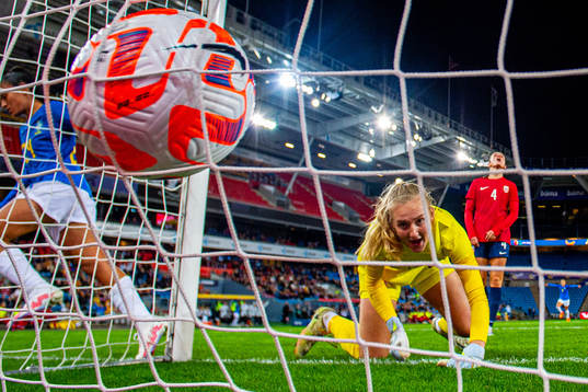 Bla gjennom flere bilder av Football, International friendly, Norway - Brazil