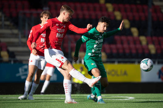 Östersunds Isac Häggman och Bodens Renan Correa Faustini