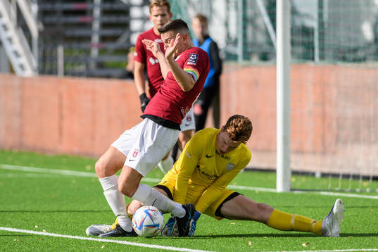 Qvidings Rinor Zenulla och målvakt Gustav Norin