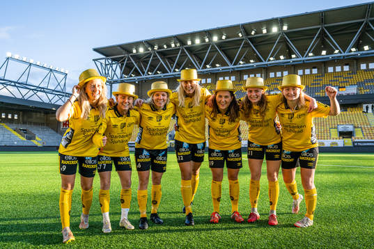 Elfsborgs Cornelia Andersson, Sara Jardving, Linda Westberg Carlsson, Ellen Larsson, Johanna Kalinski Köhlqust, Leann Nyström och Fanny Johansson jublar