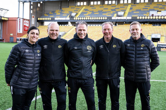 Elfsborgs lagledare Mery Jadan, lagledare Claes Mattsson, tränare Joakim Carlsson, Jan Ryrlén och lagledare Nichlas Carlsson