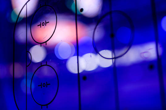 Taktiktavla på plexiglas före ishockeymatchen i SHL