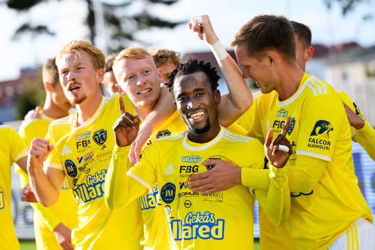 Falkenbergs Godwin Aguda jublar
