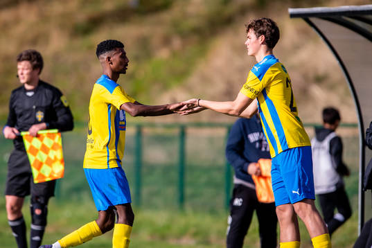 Eskilsminnes Josef Getachew  utgår och Johan Albin  kommer in