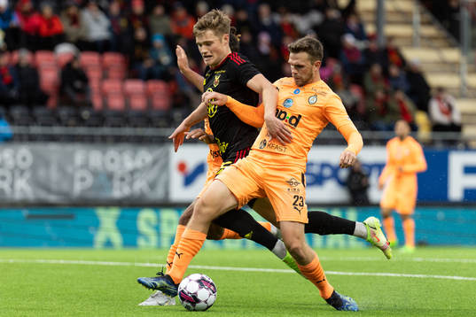 Östersunds Sebastian Karlsson Grach och AFC Eskilstunas