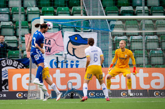 GIF Sundsvalls Forrest Lasso nickar men IFK Göteborgs