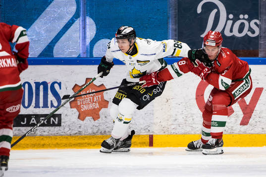 Östersunds Jeremias Lindewall och Moras Robin Johansson