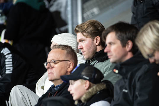 Örebros Martin Broberg på läktaren