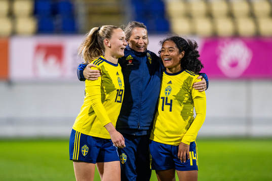 Matilda Vinberg, assistant coach Johanna Almgren and Evelina Duljan of Sweden after the international friendly U23 football match between Sweden and England on October 10, 2022 in Falkenberg. 
