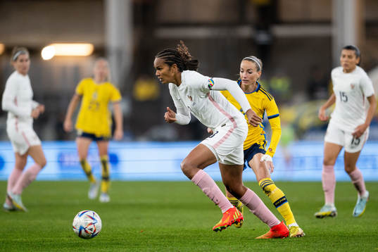 Wendie Renard of France and Kosovare Asllani of Sweden