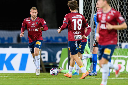 Örgrytes Nicklas Bärkroth jublar efter 2-1