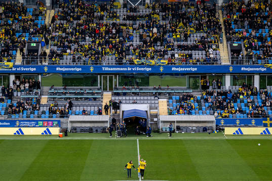 Nilla Fischer, former player of the Swedish national women’s team together with her family ahead of the women's international friendly football match between Sweden and France on October 11, 2022 in Gothenburg. 
