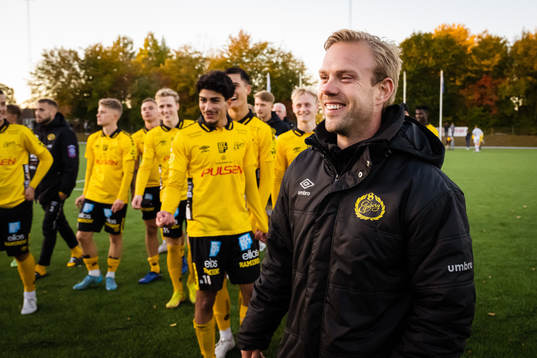 Elfsborgs tränare Victor Salwén jublar