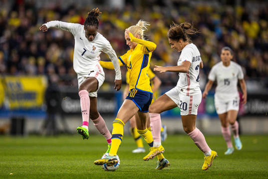 Ouleymata Sarr and Delphine Cascarino of France against