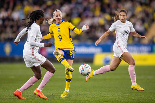 Kosovare Asllani of Sweden and Delphine Cascarino of France