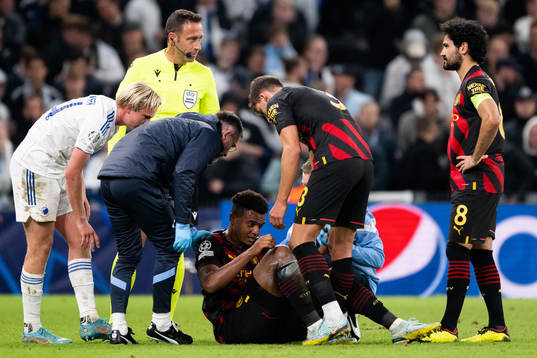 Manuel Akanji of Man City in pain