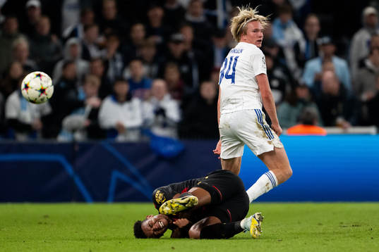 Manuel Akanji of Man City in pain