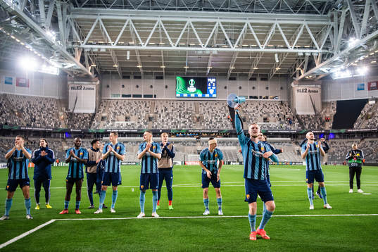 Kalle Holmberg and players of Djurgården celebrate